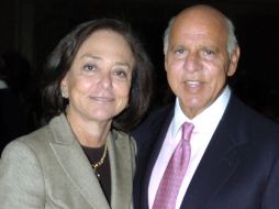 Imagen del año 2005 donde aparece Bárbara junto con su difunto esposo, Jeffry Picower.  /