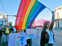 Invadiendo un carril del eje Alcalde-16 de Septiembre. A. GARCÍA  /