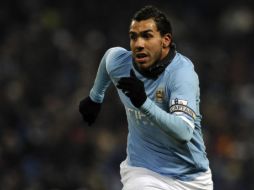 Carlos Tévez ha mostrado su disposición para seguir jugando con el Manchester City. REUTERS  /