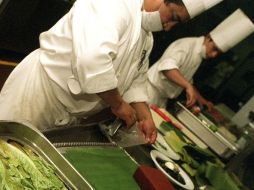 En navidad el plato fuerte será pierna de cerdo acompañada de ensalada de vegetales.  ARCHIVO  /