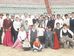 Alumnos, maestros y miembros del patronato de la Academia Municipal Taurina de Guadalajara celebraron su posada. EL INFORMADOR  /