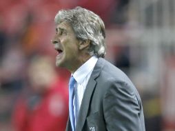 Manuel Pellegrini, director técnico del Málaga, sufrió con la derrota de 5-0 en contra de su equipo. EFE  /