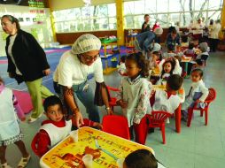 Fueron 61 niños los que desalojaron ante incendio registrado. ARCHIVO  /