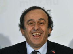 Michel Platini se quedará al frente de la UEFA. AP  /
