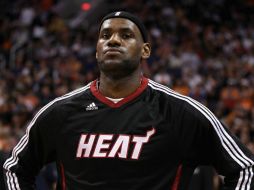 LeBron James habla fuerte en torno al número de equipos en la NBA. AP  /