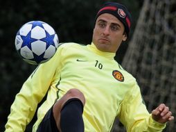 Berbatov, jugador del Manchester United, espera se confirme la fecha del duelo ante el Chelsea. AFP  /