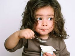 Segun el estudio, los probióticos se toman con el yogur. ESPECIAL  /