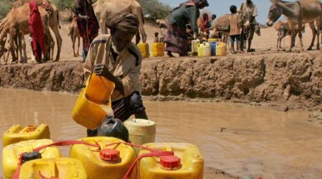 La extrema miseria en que viven los pescadores y habitantes del interior de Somalia es el caldo de cultivo de los piratas. ARCHIVO  /