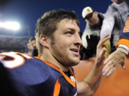 Tim Tebow le dio la victoria a los Broncos de Denver. AP  /
