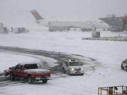 Delta fue una de las tantas compañías que dejaron sus aviones en tierra a la espera que mejore el clima. AP  /