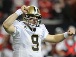 El mariscal de Santos, Drew Brees, festeja la victoria de su equipo sobre Atlanta. REUTERS  /