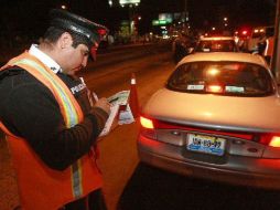 En cuatro meses de aplicación, las autoridades aplicaron 566 alcoholimetrías, de las que 349 resultaron positivas. ARCHIVO  /