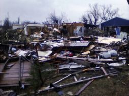 El tornado causó daños severos en infraestructura. AP  /