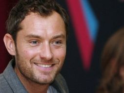 La pareja empezó a salir durante el rodaje de Alfie, en 2003. AP  /