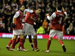 Los jugadores del Arsenal festejando la victoria. EFE  /