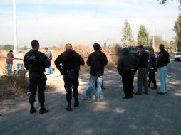 La víctima del Tlajomulco de Zúñiga fue levantada por camilleros del Semefo, 15 horas después de su hallazgo. O. RUVALCABA  /