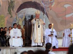 Juan Sandoval encabezó ayer la misa conocida como la Divina Providencia, en el Templo de San Bernardo. A. HINOJOSA  /