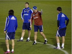 Javier Aguirre realizando su primer entrenamiento como técnico del Zaragoza. ARCHIVO  /