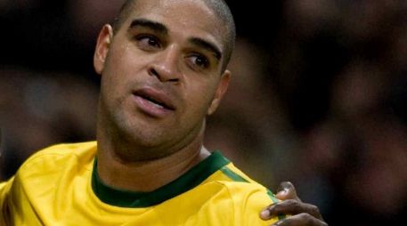 El jugador brasileño Adriano, no regresará por el momento a jugar a su país. MEXSPORT  /