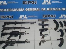 Se encontraron varias armas largas y dos cortas. ESPECIAL  /