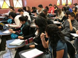 Alrededor de 130 mil alumnos de bachillerato estudian en la UdeG. ARCHIVO  /