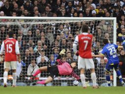 Un penal de último minuto a favor del Arsenal fue la ocasión idónea para salvar el resultado. EFE  /