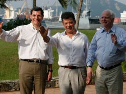 Barrasso, Satos y McCain, en una reunión por el TLC. REUTERS  /