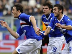 Los jugadores del Sampdoria corren festejando sus anotaciones. REUTERS  /
