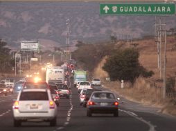 Aspecto de la carretera a Colima, en el sentido de acceso a la ciudad, que se denomina luego Avenida López Mateos. S. NÚÑEZ  /