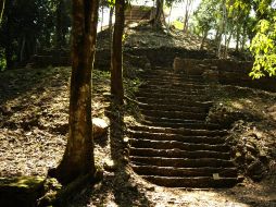 El edificio piramidal de Palenque está siendo restaurado por especialistas del INAH. EL UNIVERSAL  /