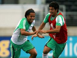 Los jugadoresmexicano Giovani dos Santos y Carlos Vela no han definido su futuro. MEXSPORT  /