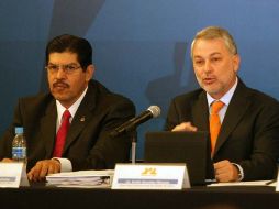 Emilio González Márquez envió a los especialistas información para que se apruebe o se rechace el viaducto. A. CAMACHO  /