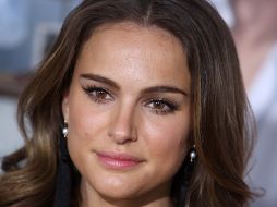 Natalie Portman actualmente se encuentra comprometida con su novio Benjamin Millepied. AFP  /
