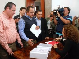 Aspecto de la entrega por regidores panistas de una serie de estudios de movilidad urbana a la Presidencia zapopana. ESPECIAL  /