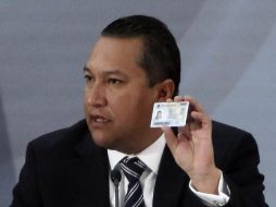 Francisco Blake Mora, secretario de Gobernación, presentó ayer la nueva Cédula de Identidad Ciudadana. EL UNIVERSAL  /