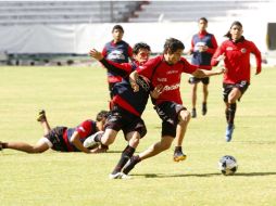Lucio Flavio dos Santos se prepara en un entrenamiento pues ya podrá jugar con el Atlas. E, PACHECO  /