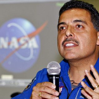 José Hernández deja la NASA después de diez años