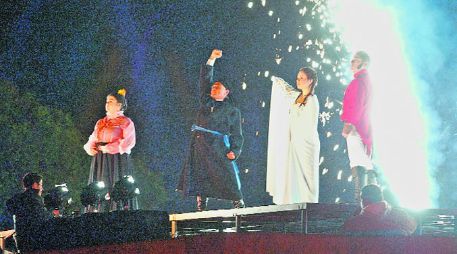 Alrededor de dos mil espectadores fueron testigos de la batalla que hace más de dos siglos hubo en el Puente de Calderón. E. BARRERA  /