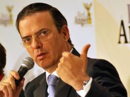 Marcelo Ebrard señala que los espectaculares en Acapulco benefician al partido tricolor. EL UNIVERSAL  /