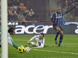 Acción del gol anotado por el camerunés Samuel Eto'o en el partido. AP  /