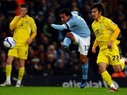 Carlos Tevez y los Citizens quieren desbancar a los Red Devils en la Premier. AFP  /