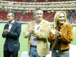 Rafael Ortega, Jorge Vergara y Angélica Fuentes dan la bienvenida a la afición. E. PACHECO  /
