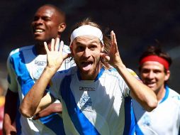 Lugo festejando su anotación que le dio al Puebla la ventaja en el duelo ante Estudiantes. MEXSPORT  /