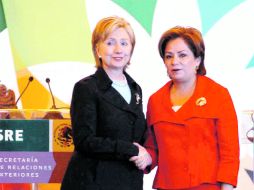 Hillary Clinton y Patricia Espinosa en marzo de 2009, cuando la estadounidense alabó la estrategia contra el crimen organizado. ARCHIVO  /