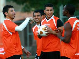 Los jugadores de Chiapas platicando en un entrenamiento. MEXSPORT  /