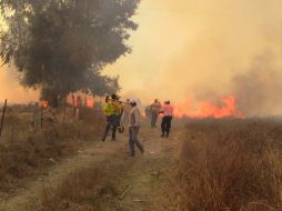 Las autoridades presumen que el incendio pudo haber sido provocado, ya que localizaron llantas prendidas. M. PATIÑO  /