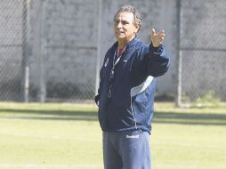 José Luis Real da indicaciones durante la práctica en Verde Valle. E. PACHECO  /