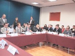 Los diputados repitieron en la última sesión de la Comisión legislativa de Hacienda que falta información en torno a la vía. ESPECIAL  /