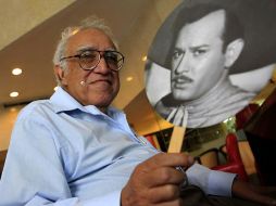 El escritor Carlos Monsiváis también aparece en el libro. S.NÚÑEZ  /