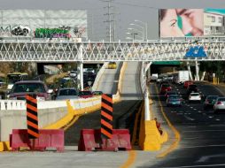Pocos vehículos tomaron el carril elevado del nuevo puente, que se abrió a la circulación ayer al mediodía. E. PACHECO  /